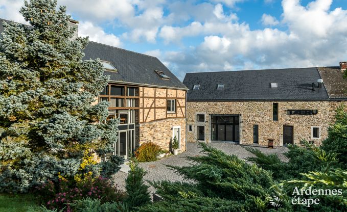 Gerumiges Ferienhaus in Ereze mit Schwimmbad und Fitnessraum fr 38 Sportler