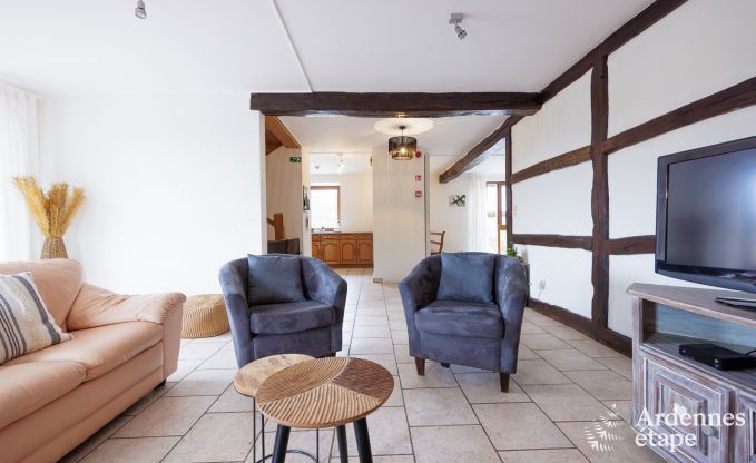 Gerumiges Ferienhaus in Ereze mit Schwimmbad und Fitnessraum fr 38 Sportler