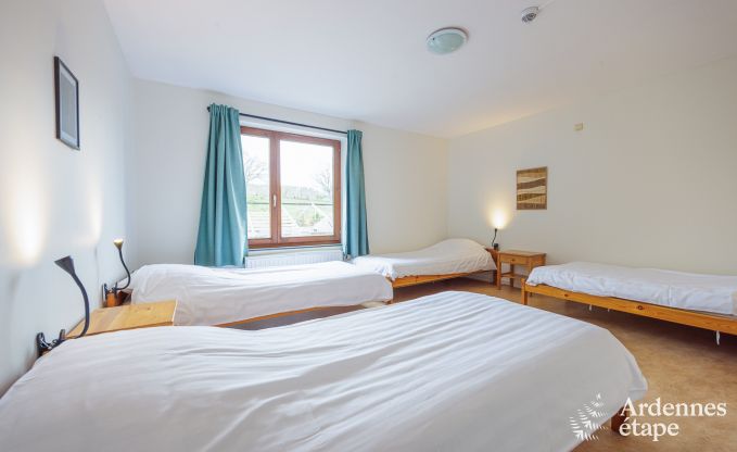 Gerumiges Ferienhaus in Ereze mit Schwimmbad und Fitnessraum fr 38 Sportler