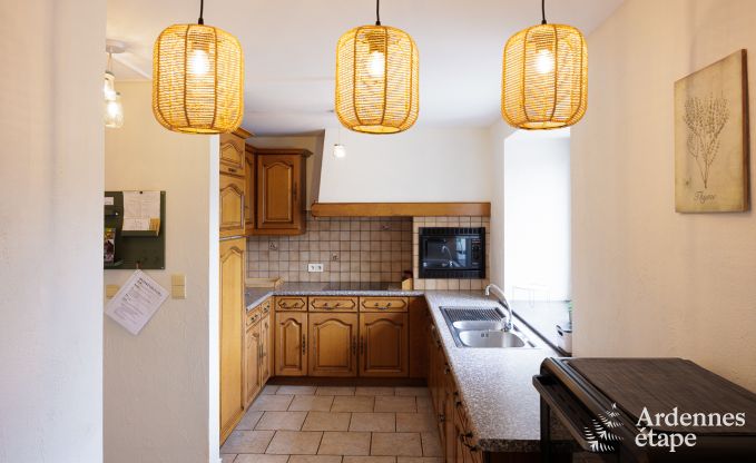 Gerumiges Ferienhaus in Ereze mit Schwimmbad und Fitnessraum fr 38 Sportler