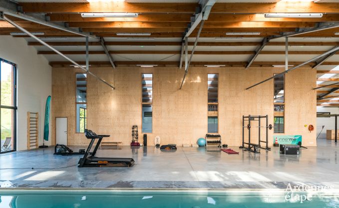 Gerumiges Ferienhaus in Ereze mit Schwimmbad und Fitnessraum fr 38 Sportler