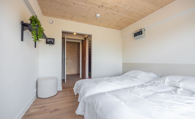 Gerumiges Ferienhaus in Ereze mit Schwimmbad und Fitnessraum fr 38 Sportler