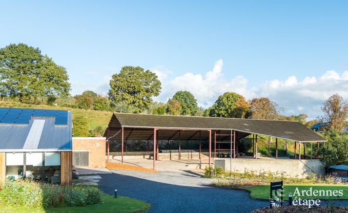 Gerumiges Ferienhaus in Ereze mit Schwimmbad und Fitnessraum fr 38 Sportler