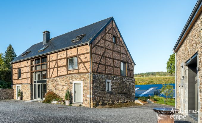 Gerumiges Ferienhaus in Ereze mit Schwimmbad und Fitnessraum fr 38 Sportler