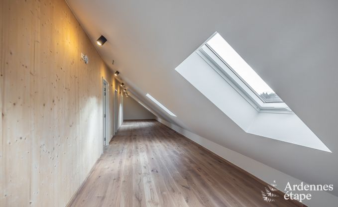 Gerumiges Ferienhaus in Ereze mit Schwimmbad und Fitnessraum fr 38 Sportler