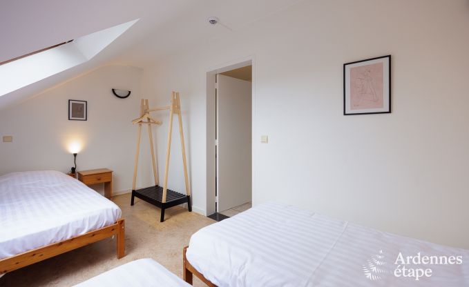 Gerumiges Ferienhaus in Ereze mit Schwimmbad und Fitnessraum fr 38 Sportler