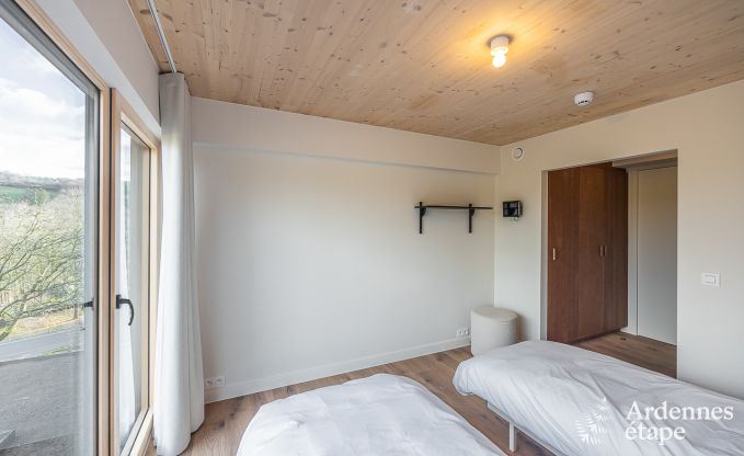 Gerumiges Ferienhaus in Ereze mit Schwimmbad und Fitnessraum fr 38 Sportler