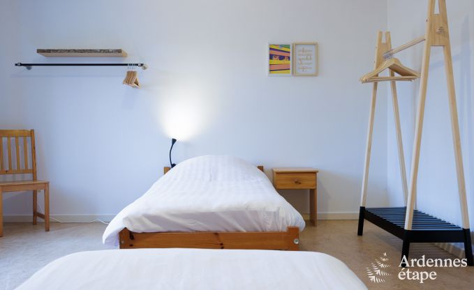 Gerumiges Ferienhaus in Ereze mit Schwimmbad und Fitnessraum fr 38 Sportler