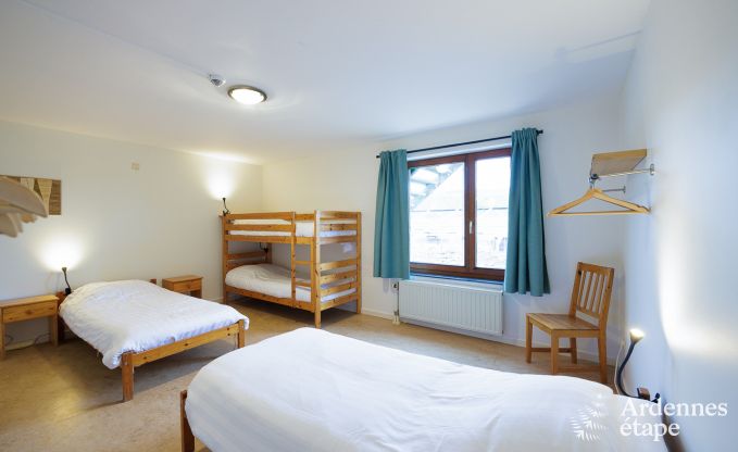 Gerumiges Ferienhaus in Ereze mit Schwimmbad und Fitnessraum fr 38 Sportler