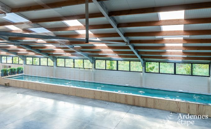 Gerumiges Ferienhaus in Ereze mit Schwimmbad und Fitnessraum fr 38 Sportler