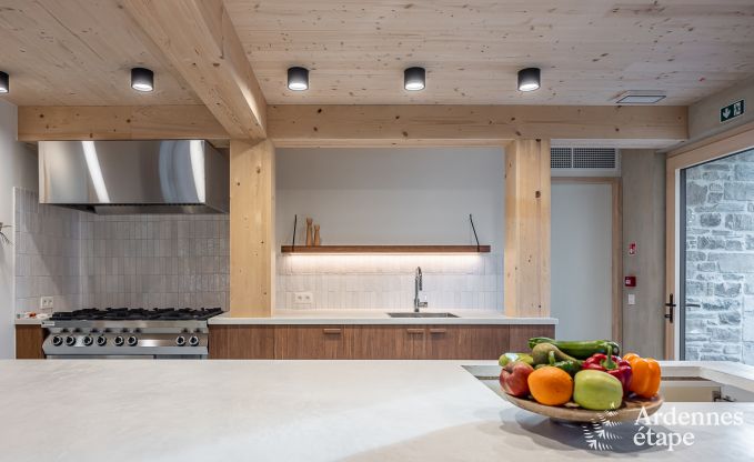 Gerumiges Ferienhaus in Ereze mit Schwimmbad und Fitnessraum fr 38 Sportler