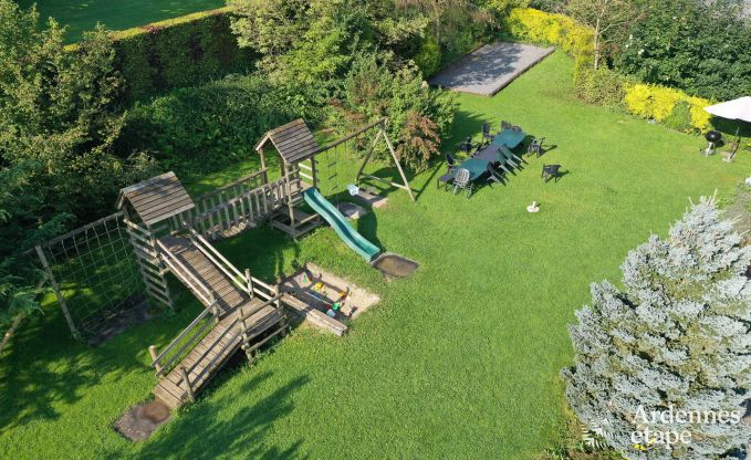 Gerumiges Ferienhaus in Ereze mit Schwimmbad und Fitnessraum fr 38 Sportler