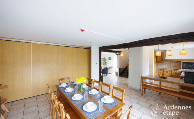 Gerumiges Ferienhaus in Ereze mit Schwimmbad und Fitnessraum fr 38 Sportler