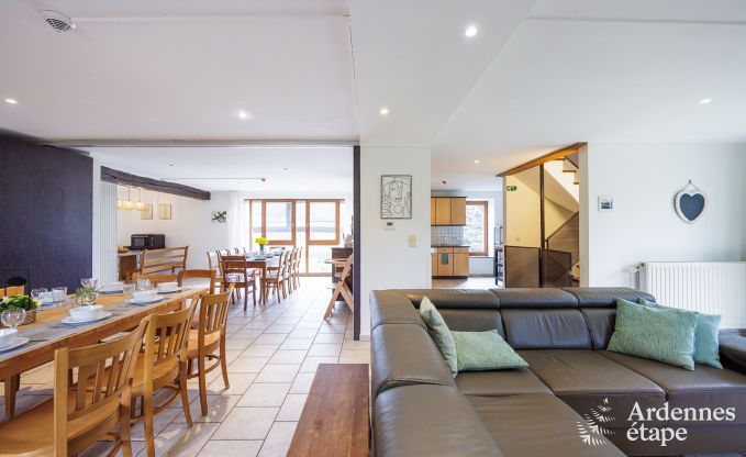 Gerumiges Ferienhaus in Ereze mit Schwimmbad und Fitnessraum fr 38 Sportler