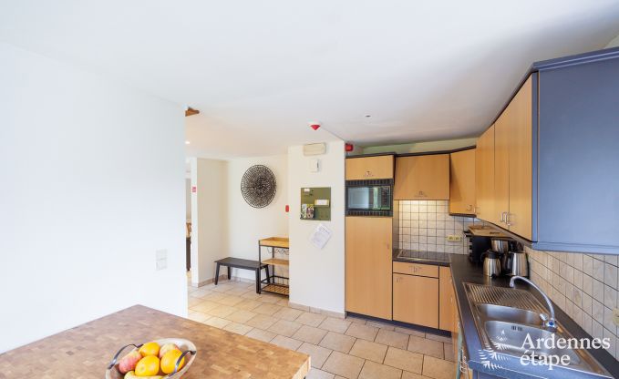 Gerumiges Ferienhaus in Ereze mit Schwimmbad und Fitnessraum fr 38 Sportler