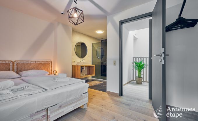 Luxusvilla in Ferri�res Ardenne, 15 Personen, 7 Schlafzimmer, Spa, beheizter Pool, privater Garten, angepasste Ausstattung