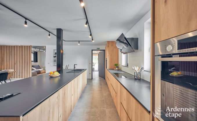 Luxusvilla in Ferri�res Ardenne, 15 Personen, 7 Schlafzimmer, Spa, beheizter Pool, privater Garten, angepasste Ausstattung