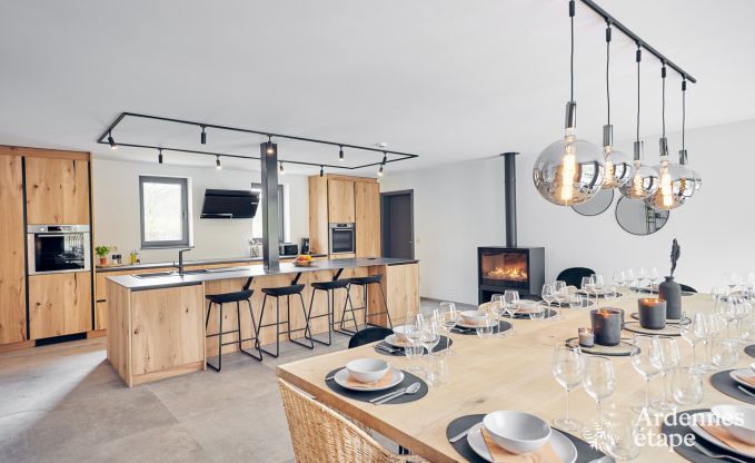 Luxusvilla in Ferri�res Ardenne, 15 Personen, 7 Schlafzimmer, Spa, beheizter Pool, privater Garten, angepasste Ausstattung