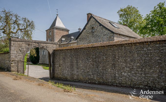 Schloss in Froidchapelle f�r 19 Personen mit 5 Doppelzimmern mit eigenem Bad