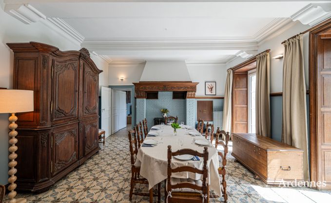 Schloss in Froidchapelle f�r 19 Personen mit 5 Doppelzimmern mit eigenem Bad