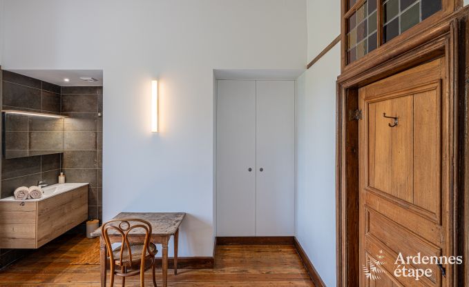 Schloss in Froidchapelle f�r 19 Personen mit 5 Doppelzimmern mit eigenem Bad