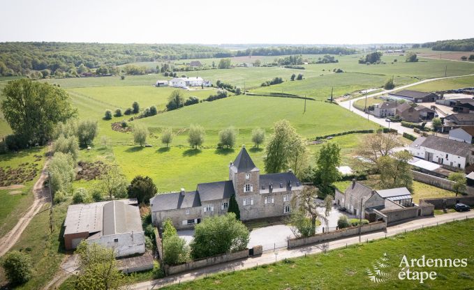 Schloss in Froidchapelle f�r 19 Personen mit 5 Doppelzimmern mit eigenem Bad