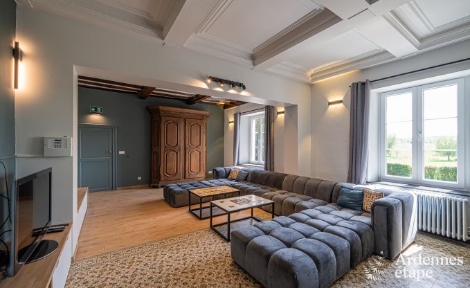 Schloss in Froidchapelle f�r 19 Personen mit 5 Doppelzimmern mit eigenem Bad