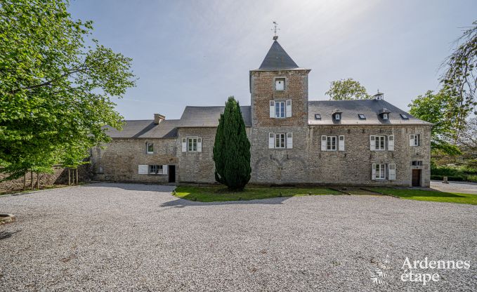 Schloss in Froidchapelle f�r 19 Personen mit 5 Doppelzimmern mit eigenem Bad