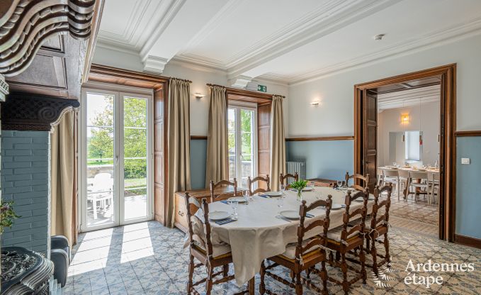 Schloss in Froidchapelle f�r 19 Personen mit 5 Doppelzimmern mit eigenem Bad