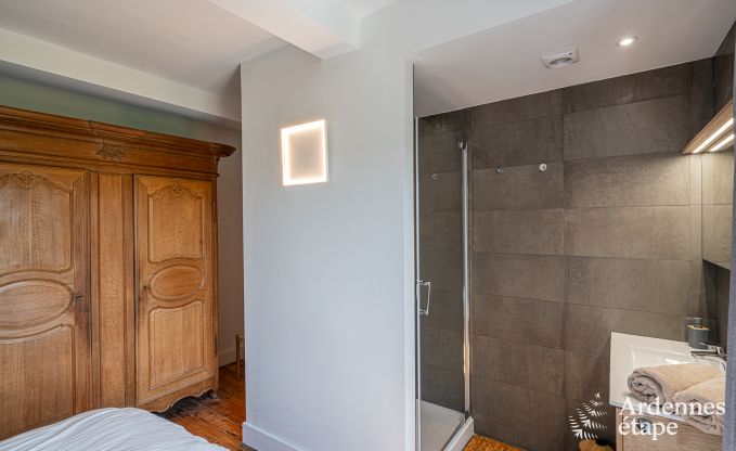 Schloss in Froidchapelle f�r 19 Personen mit 5 Doppelzimmern mit eigenem Bad