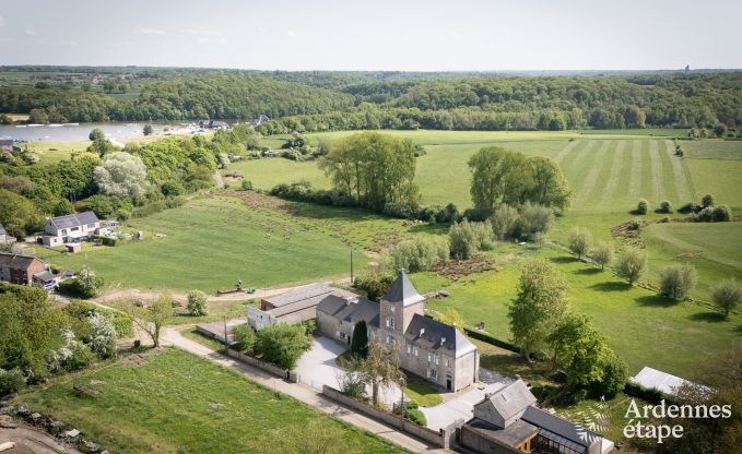 Schloss in Froidchapelle f�r 19 Personen mit 5 Doppelzimmern mit eigenem Bad