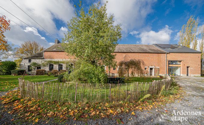 Charmantes Bauernhaus in Froidchapelle mit 2 Schlafzimmern und Privatgarten