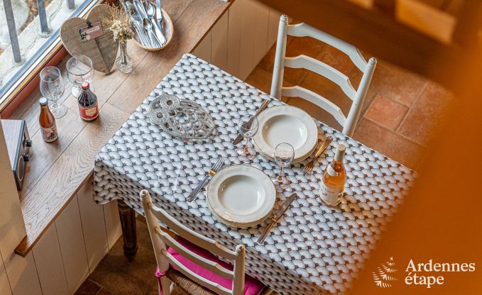 Charmantes Bauernhaus in Froidchapelle mit 2 Schlafzimmern und Privatgarten