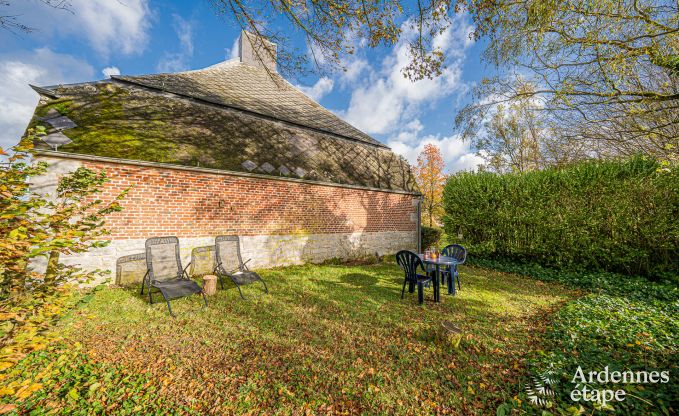 Charmantes Bauernhaus in Froidchapelle mit 2 Schlafzimmern und Privatgarten