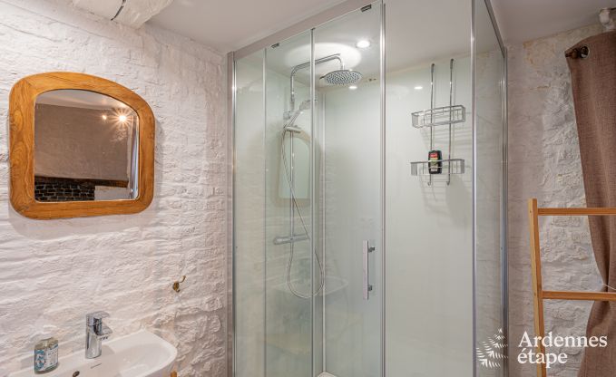 Charmantes Bauernhaus in Froidchapelle mit 2 Schlafzimmern und Privatgarten