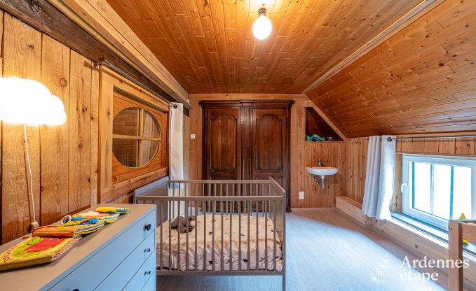 Charmantes Bauernhaus in Froidchapelle mit 2 Schlafzimmern und Privatgarten