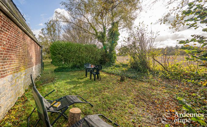 Charmantes Bauernhaus in Froidchapelle mit 2 Schlafzimmern und Privatgarten