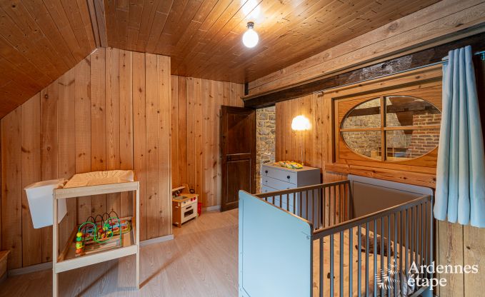 Charmantes Bauernhaus in Froidchapelle mit 2 Schlafzimmern und Privatgarten