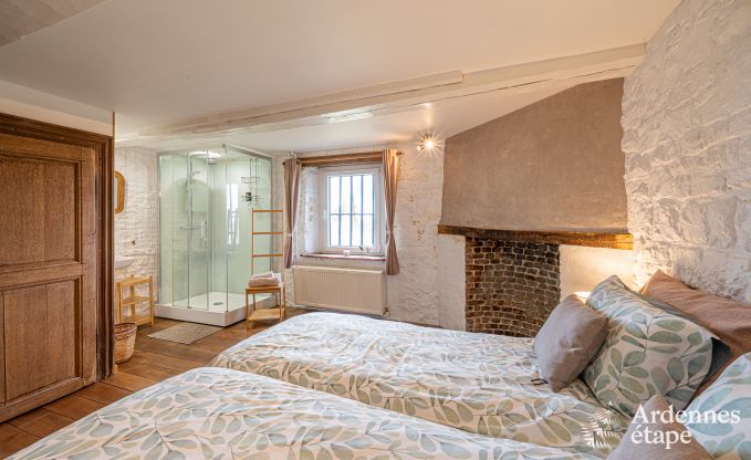 Charmantes Bauernhaus in Froidchapelle mit 2 Schlafzimmern und Privatgarten