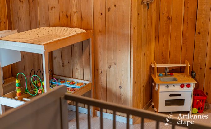 Charmantes Bauernhaus in Froidchapelle mit 2 Schlafzimmern und Privatgarten