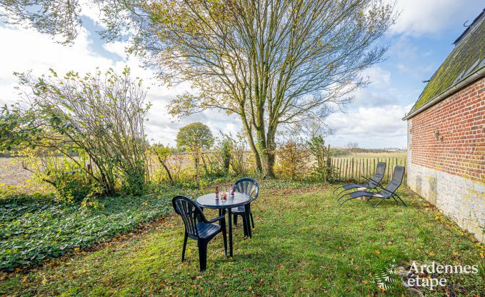Charmantes Bauernhaus in Froidchapelle mit 2 Schlafzimmern und Privatgarten