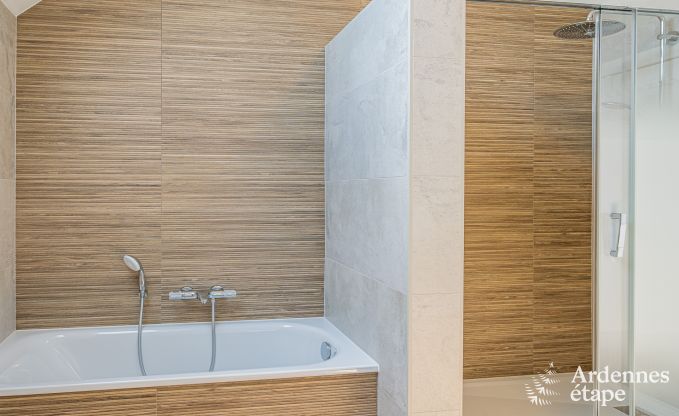 Schloss in Froidchapelle fr 19 Personen mit 5 Doppelzimmern mit eigenem Bad