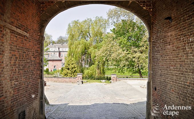 Schlossnebengeb�ude Gembloux 32 Pers.