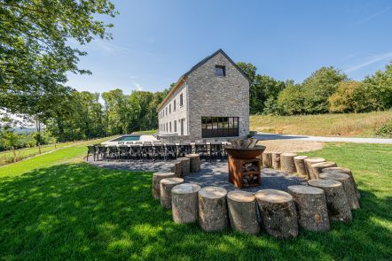 Luxusvilla Gesves, 14 Personen, 7 Schlafzimmer, Schwimmbad, Sauna, Fitness, privater Garten, Ardennen