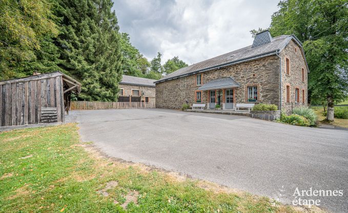 Authentisches Ferienhaus in Gouvy fr 15 Personen, mit 6 Schlafzimmern und Privatgarten