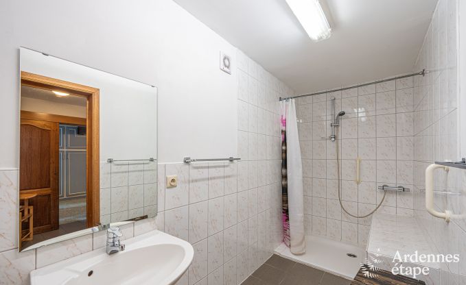 Authentisches Ferienhaus in Gouvy fr 15 Personen, mit 6 Schlafzimmern und Privatgarten