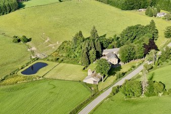 Gerumiges Ferienhaus in Gouvy, 15 Personen, 6 Schlafzimmer, Spielraum, Natur und Komfort in den Ardennen