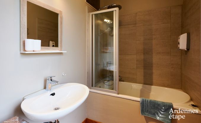 Ger�umiges Ferienhaus f�r 14 Personen mit 5 Schlafzimmern, 4 Badezimmern und gro�em Privatgarten in Hamoir, Ardennen