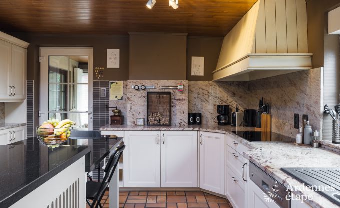 Ger�umiges Ferienhaus f�r 12 Personen mit Pool und privatem Garten in Hamois, Ardennen