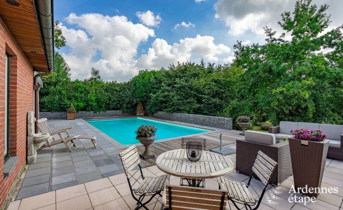 Ger�umiges Ferienhaus f�r 12 Personen mit Pool und privatem Garten in Hamois, Ardennen